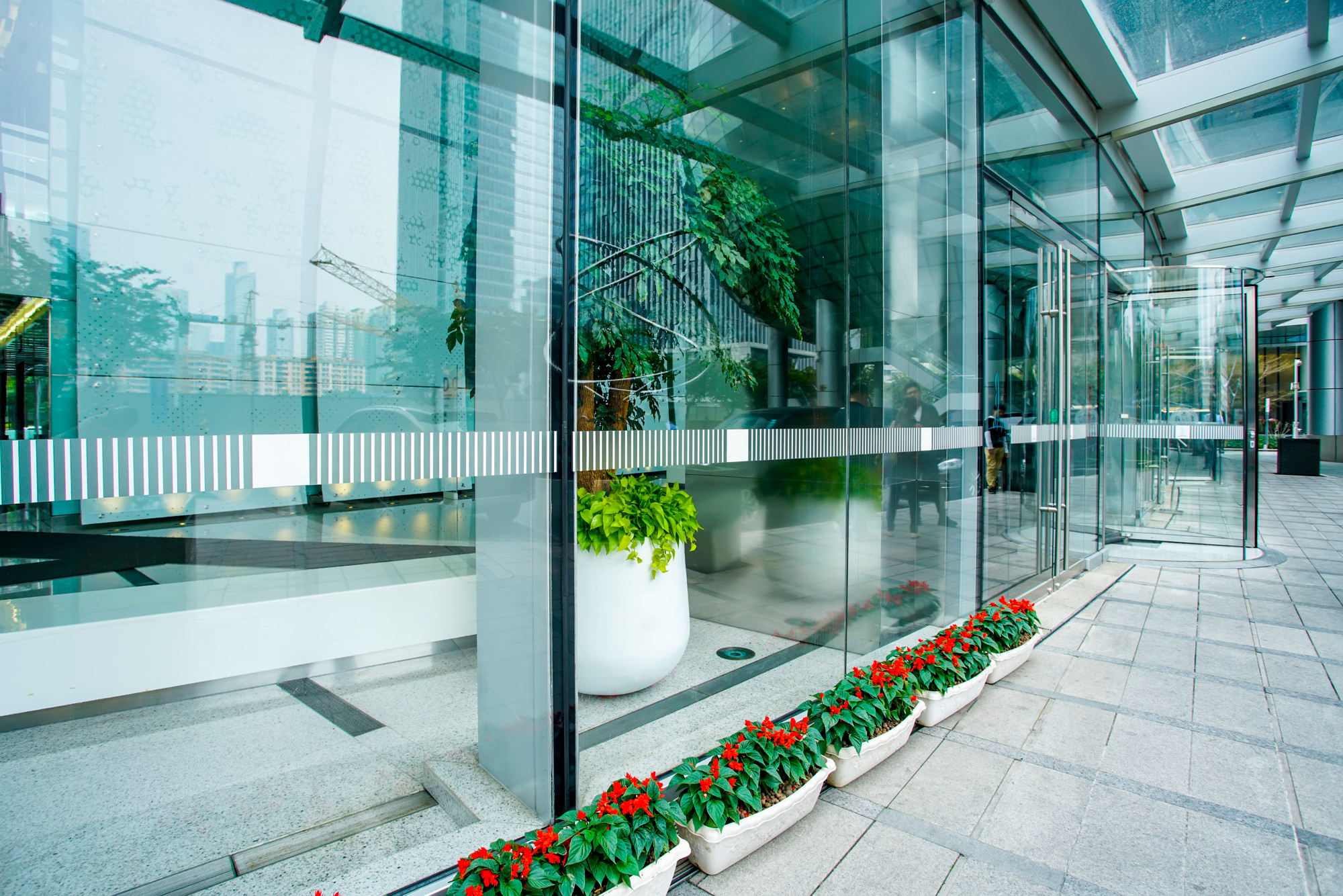 Commercial glass curtain wall and entrance system installation